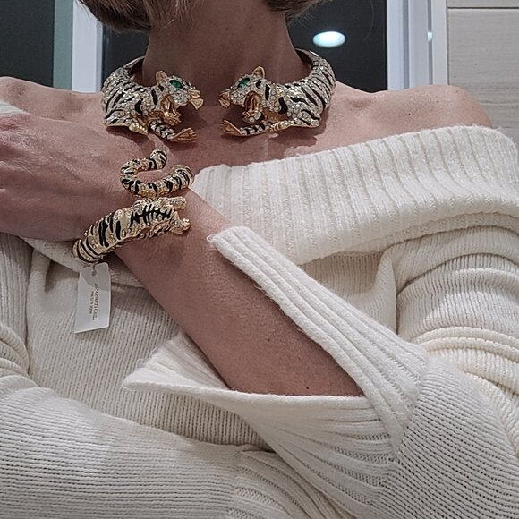 Stunning Natasha Tiger Bracelet. Sparkly. Gold Tone. New. - Picture 8 of 13